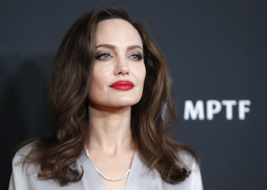 Tiểu sử về Angelina Jolie