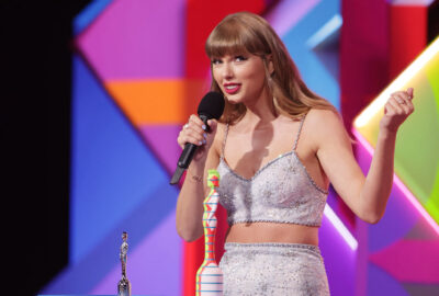 Nghệ sỹ Dua Lipa và Taylor Swift giành được nhiều giải thưởng tại Brit Awards 2021