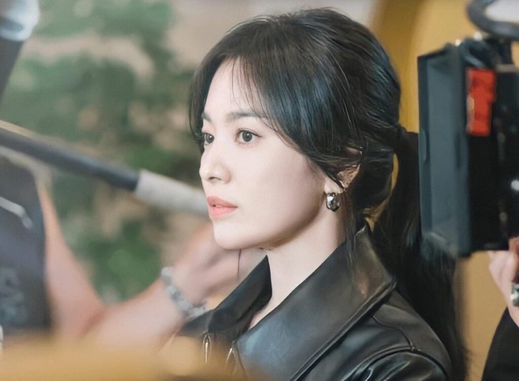 Song Hye Kyo được khen trẻ trung, thuần khiết trong phim mới